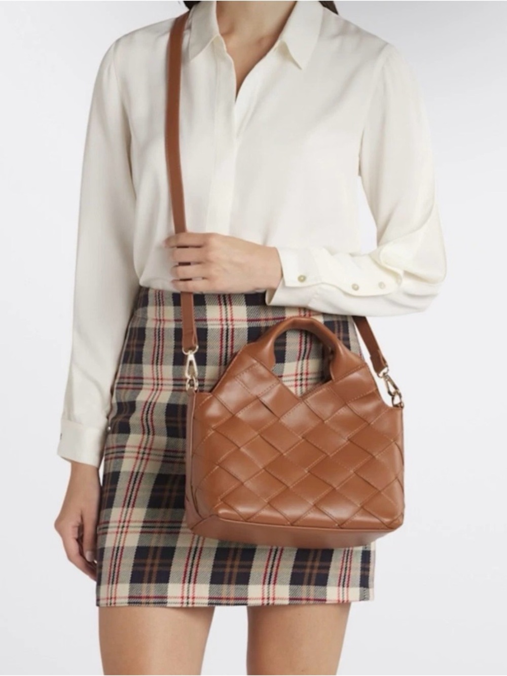 Mali + Lili Woven Vegan Leather Shoulder Bag in Brown - Picture 2 of 7